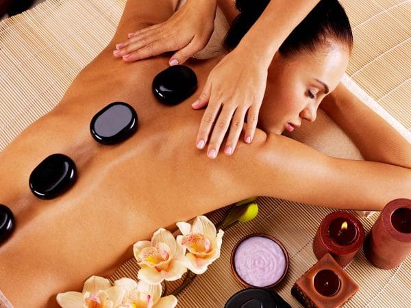 Massage  aux pierres chaudes